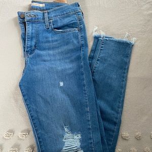 Levi’s Skinny Jeans with Distressing